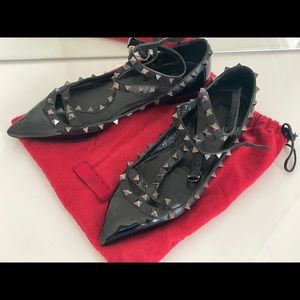 Woman black shoes